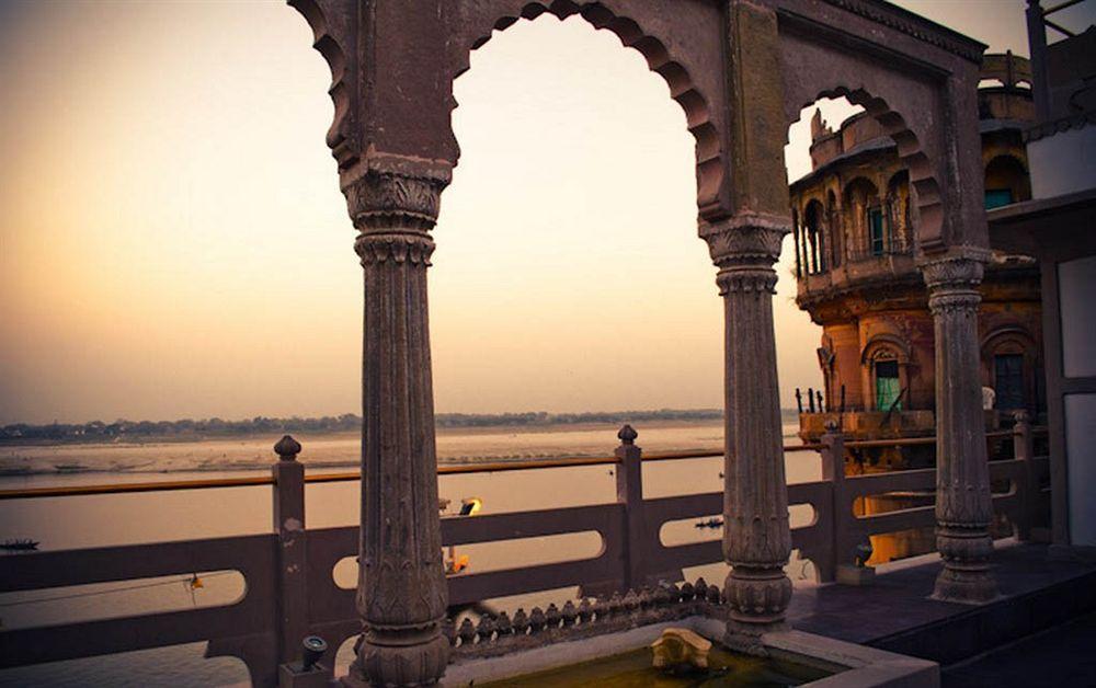 Отель Guleria Kothi At Ganges Варанаси Экстерьер фото