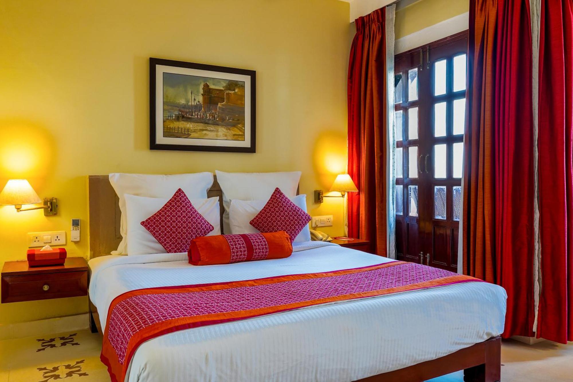 Отель Guleria Kothi At Ganges Варанаси Экстерьер фото
