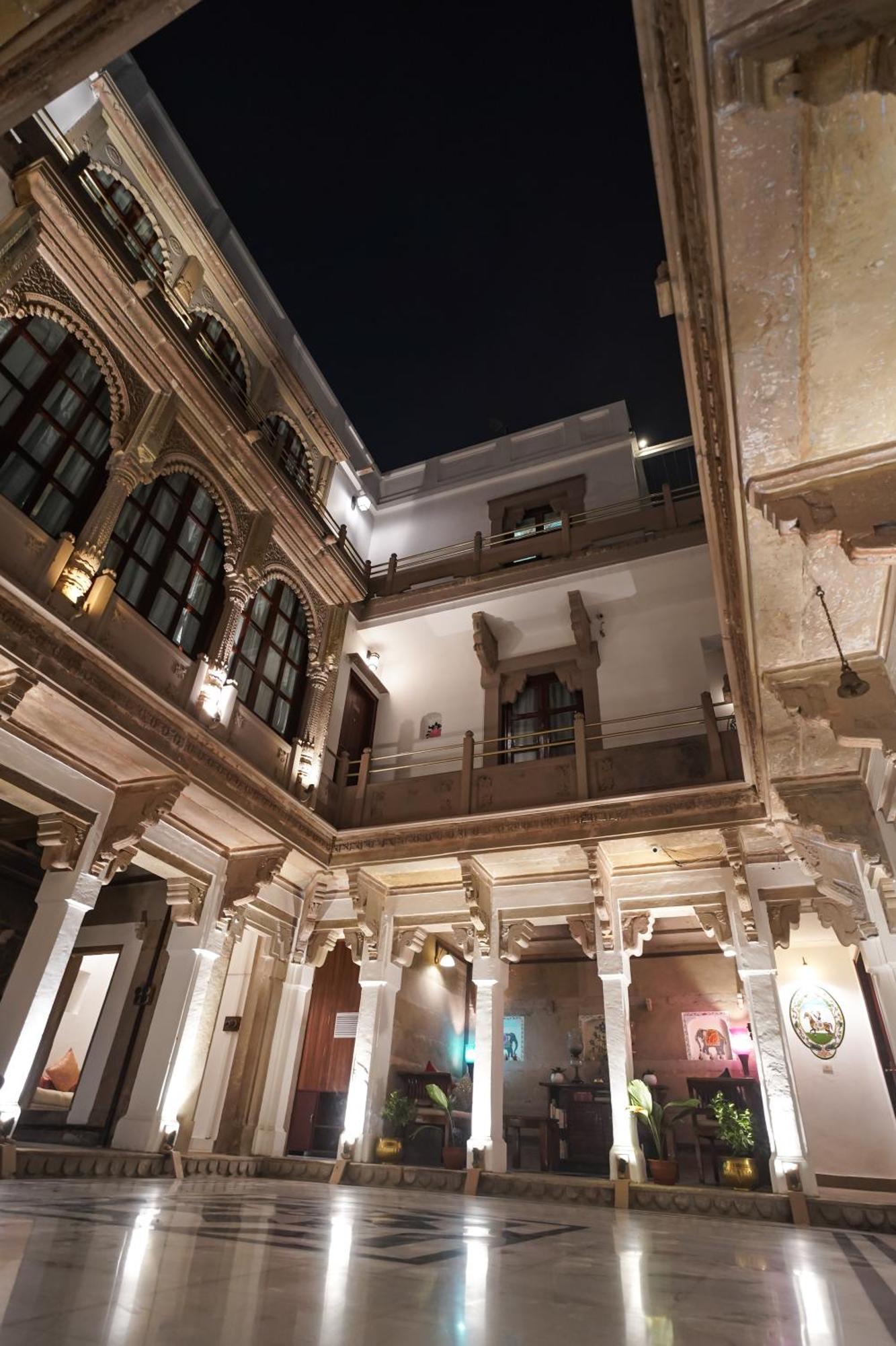 Отель Guleria Kothi At Ganges Варанаси Экстерьер фото
