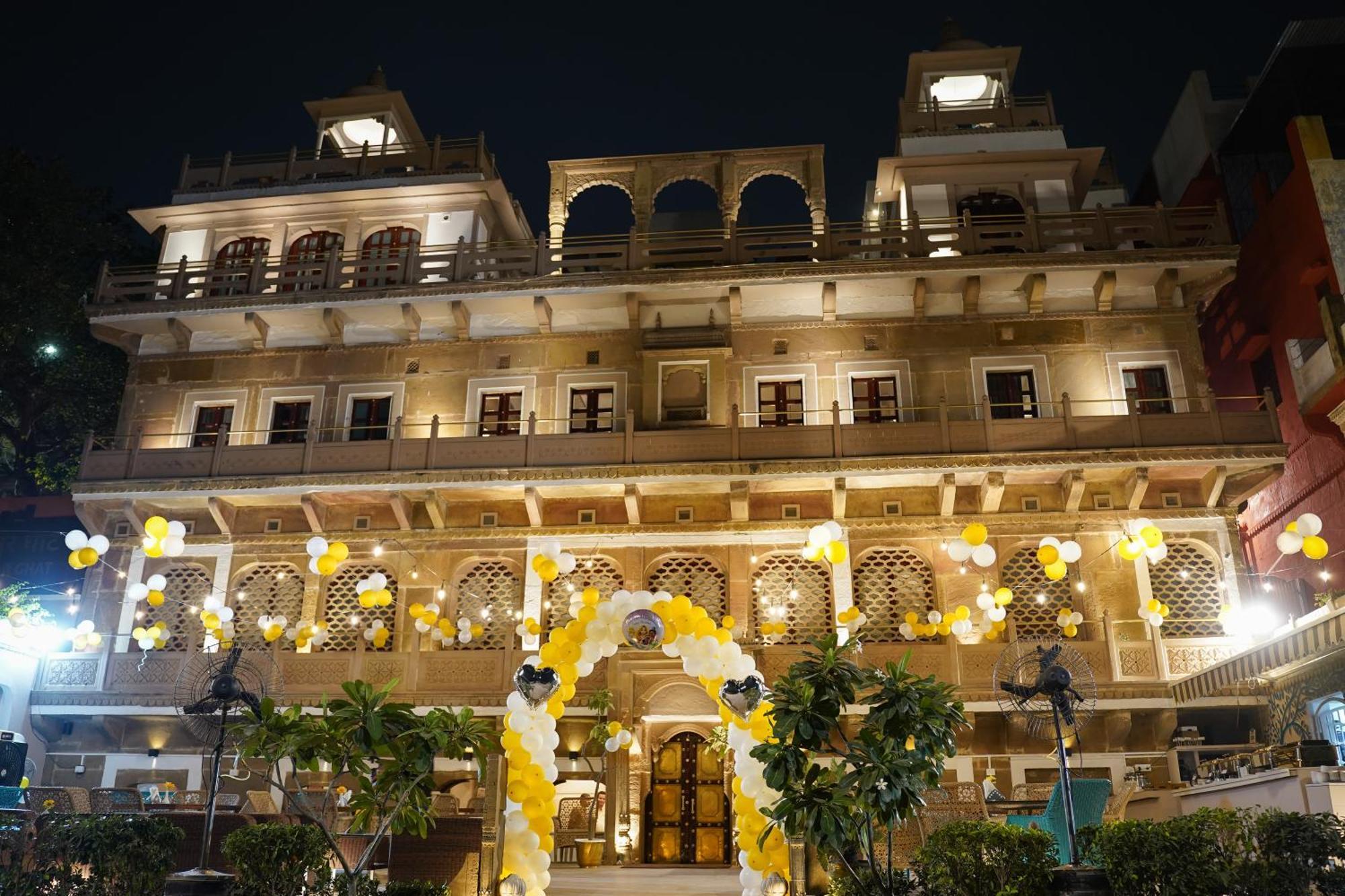 Отель Guleria Kothi At Ganges Варанаси Экстерьер фото