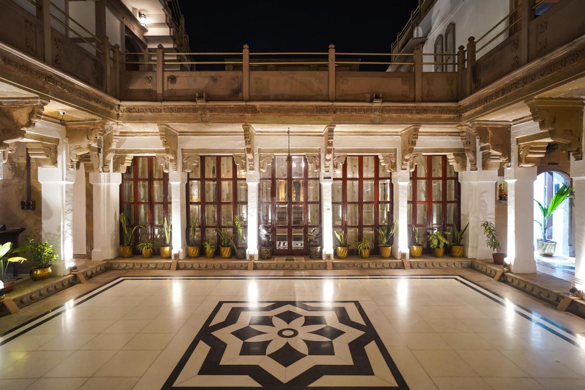 Отель Guleria Kothi At Ganges Варанаси Экстерьер фото