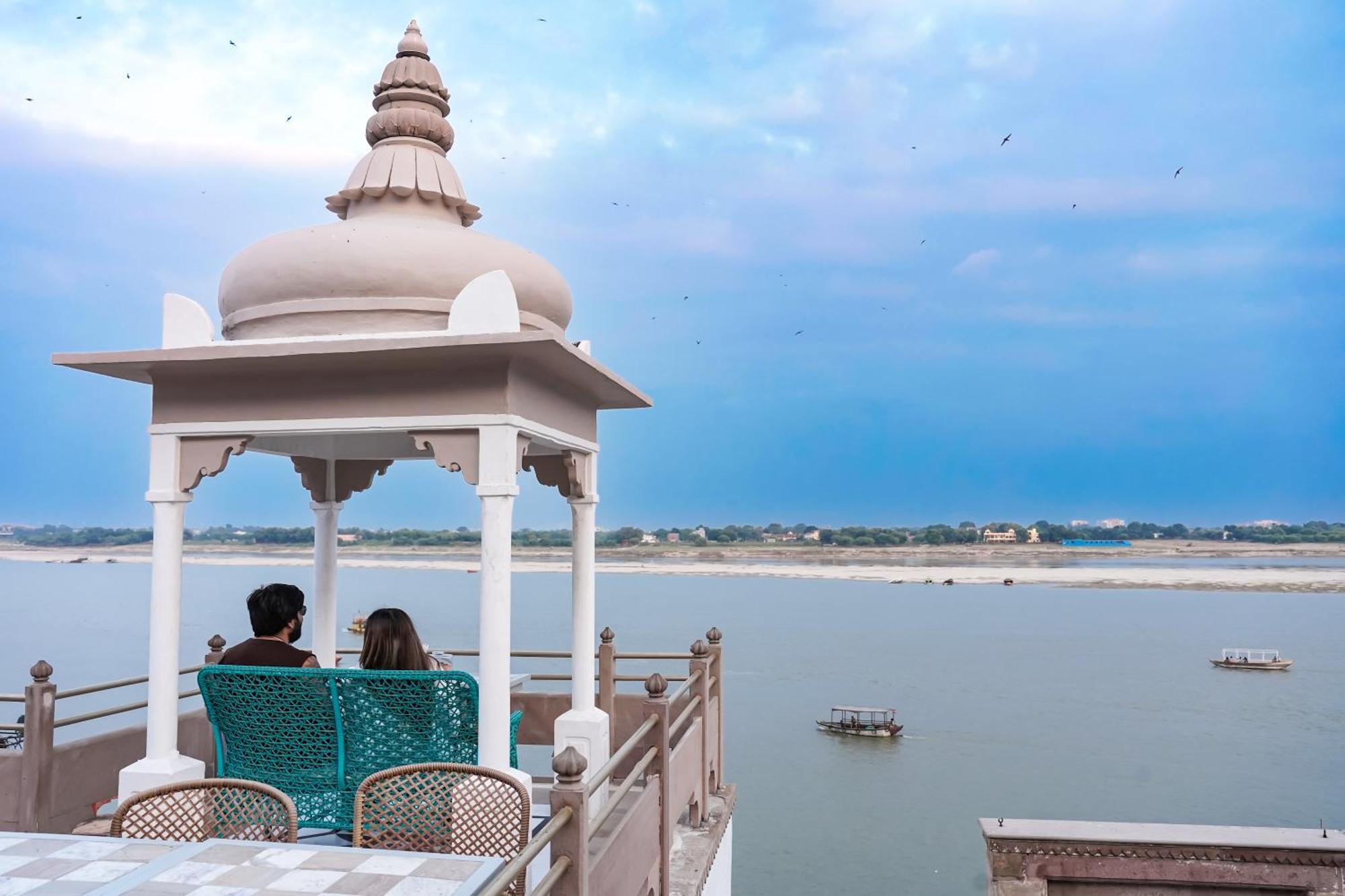 Отель Guleria Kothi At Ganges Варанаси Экстерьер фото