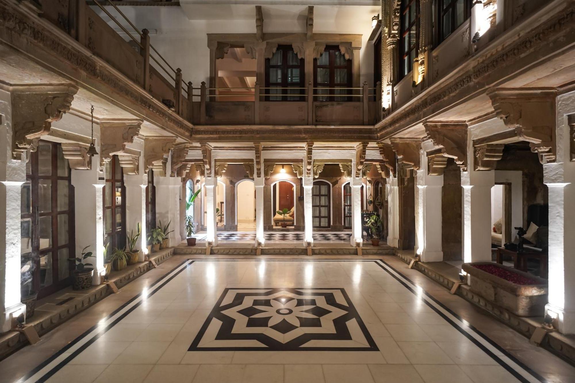 Отель Guleria Kothi At Ganges Варанаси Экстерьер фото