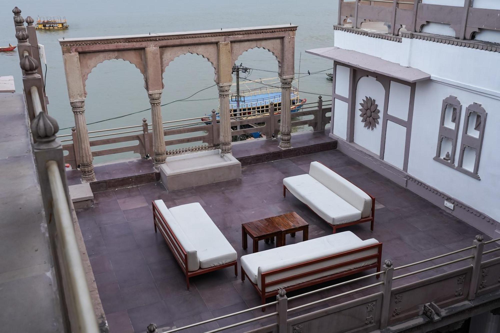 Отель Guleria Kothi At Ganges Варанаси Экстерьер фото