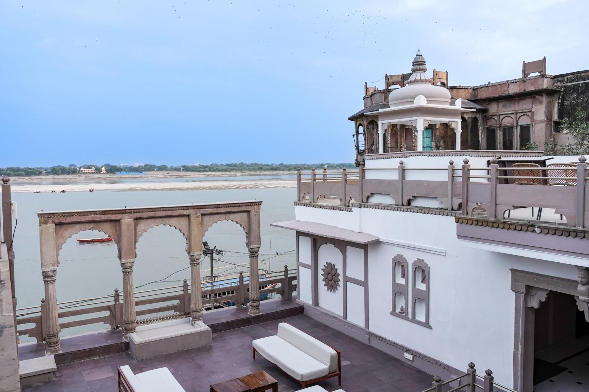Отель Guleria Kothi At Ganges Варанаси Экстерьер фото