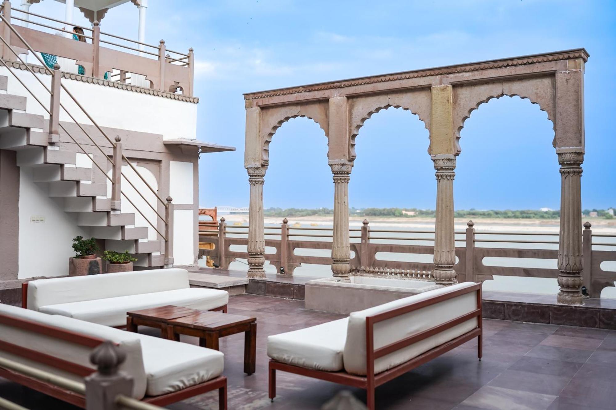 Отель Guleria Kothi At Ganges Варанаси Экстерьер фото